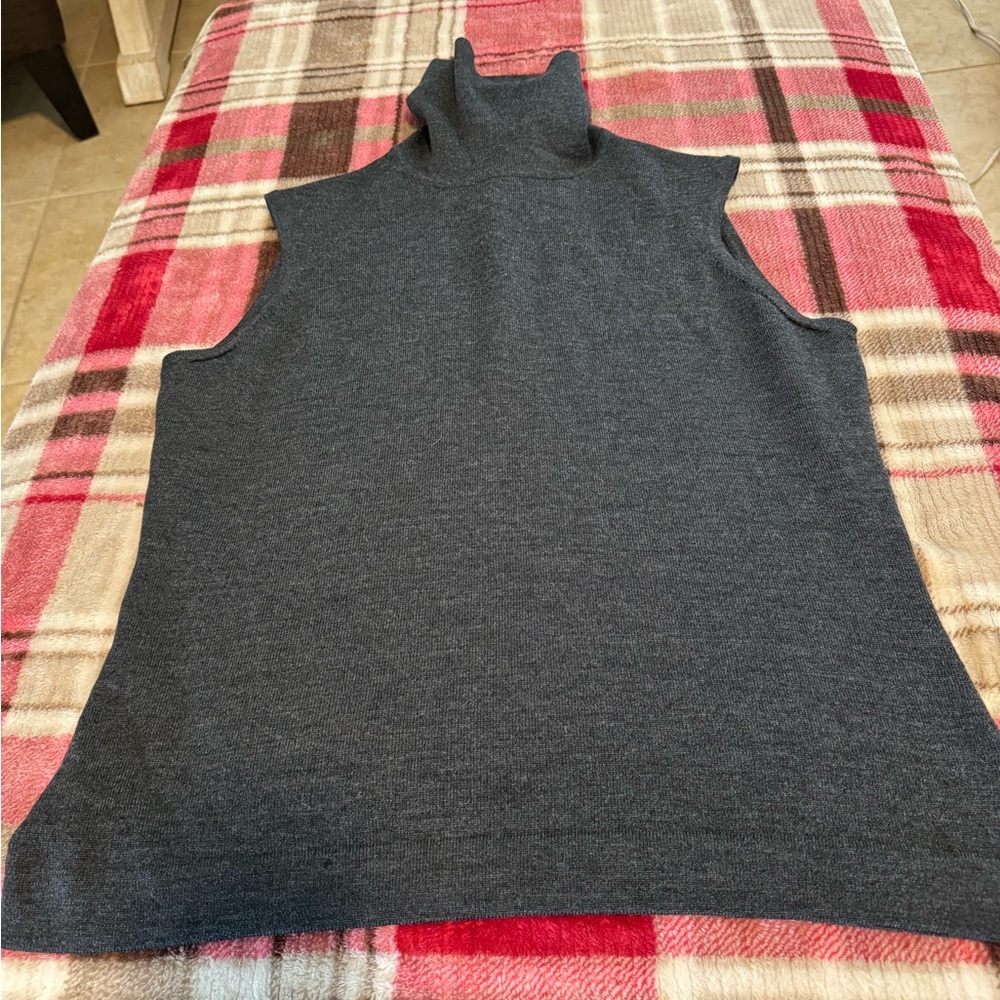 Brooks Woman Sleeveless Shirt